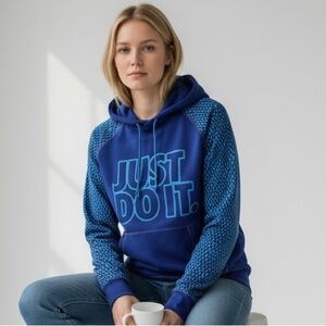 NIKE - SIZE MEDIUM - BLUE / TEAL DOTTED THERMA-FIT ATHLETIC PULLOVER HOODIE